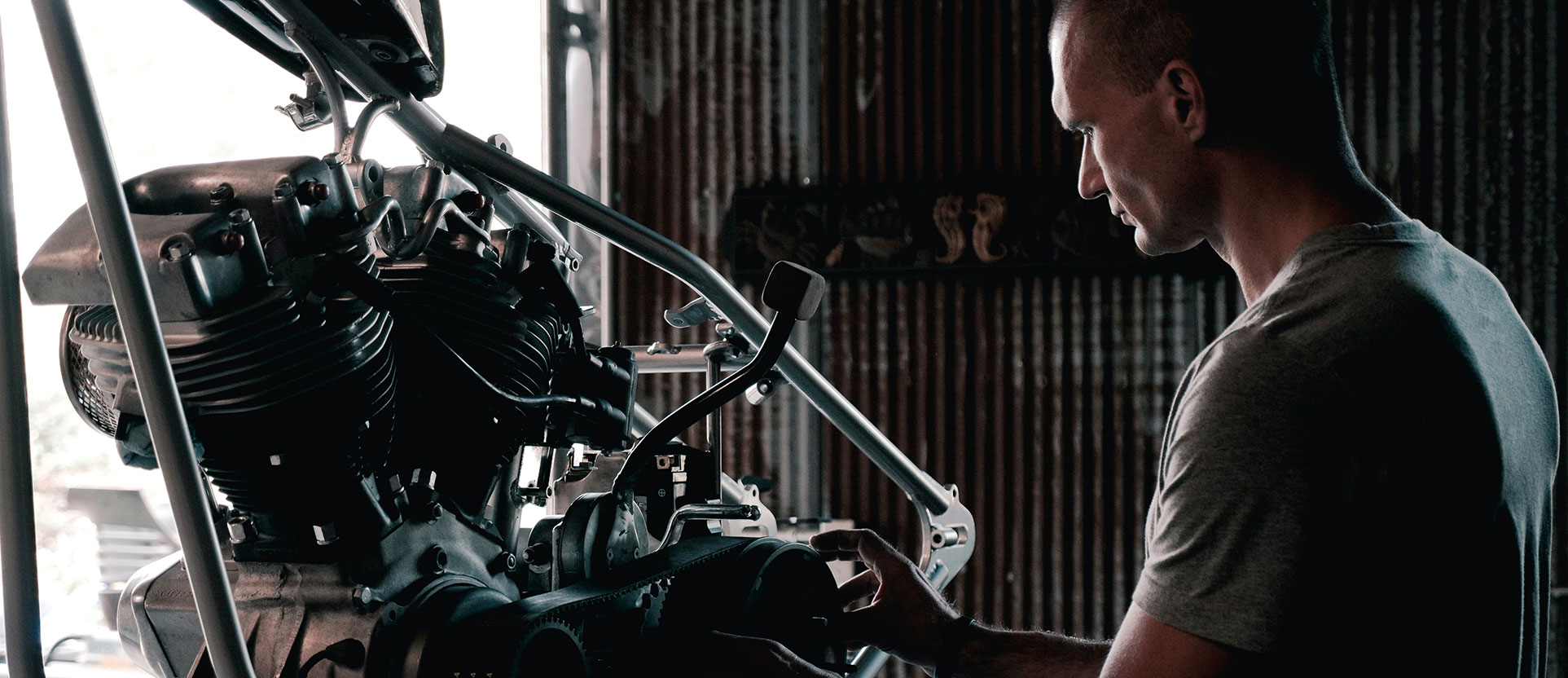 Man fixing engine banner-1